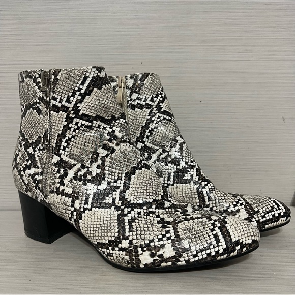 J. Adams Zuma Ankle Bootie – Closed Pointed Toe Low Block Heel Zip Up Boot - Picture 2 of 8